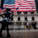 Stocks falls investor
