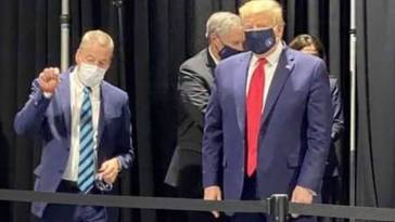 Trump wear Mask