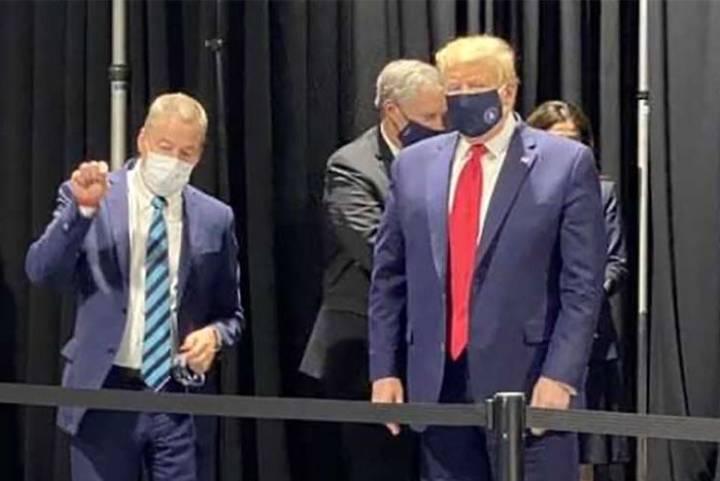Trump wear Mask