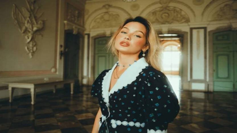 Monika Leveski portrait representing her biography and professional career