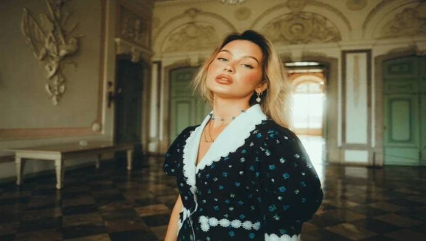 Monika Leveski portrait representing her biography and professional career